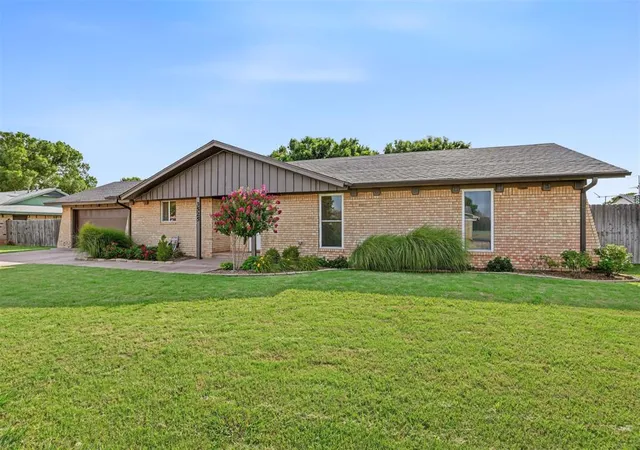Homes for sale in Altus, OK | 3525 W Trail Dr, Altus, OK 73521 | MLS# 1237769
