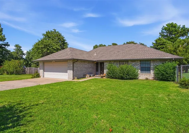 3rd image of 1044 Whisper Ln, Choctaw, OK 73020 | MLS# 1237776