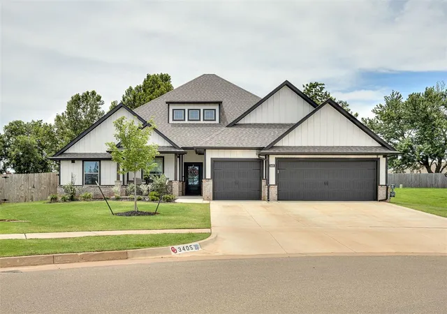 Homes for sale in Moore, OK | 3405 Broadmoore Dr, Moore, OK 73160 | MLS# 1237780