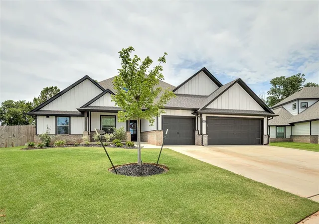 Homes for sale in Moore, OK | 3405 Broadmoore Dr, Moore, OK 73160 | MLS# 1237780