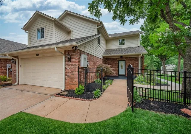 1st image of 529 Doe Trl, Edmond, OK 73012 | MLS# 1237787