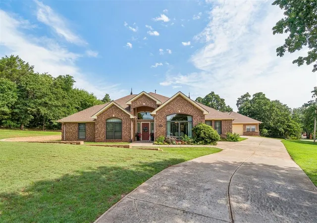 2nd image of 515 Freedom Rd, Edmond, OK 73025 | MLS# 1237788