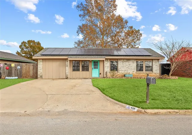 Homes for sale in Clinton, OK | 621 S 28th St, Clinton, OK 73601 | MLS# 1237794
