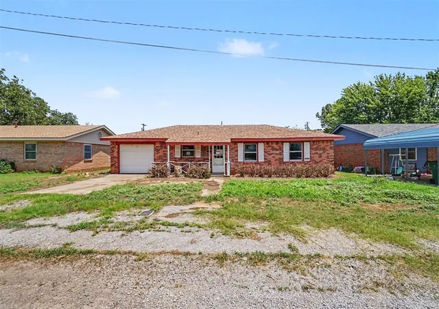 Homes for sale in Mangum, OK | 404 N Hardin Ave, Mangum, OK 73554 | MLS# 1237803