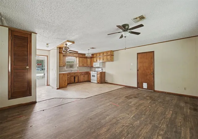 Homes for sale in Mangum, OK | 404 N Hardin Ave, Mangum, OK 73554 | MLS# 1237803