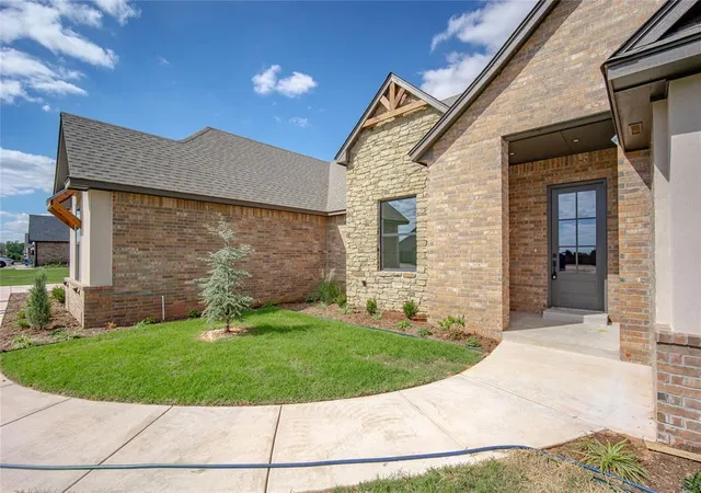 Photo 4 of Single family home for sale at 109 W Duane Dr, Mustang, OK 73064 | MLS# 1237804 | Listing updated on 2026-10-06