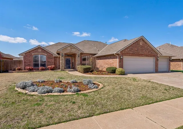 Photo 2 of Single family home for sale at 2113 Mulberry Crk Ave, Yukon, OK 73099 | MLS# 1237810 | Listing updated on 2026-09-23