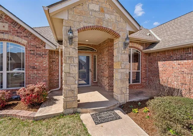 Photo 3 of Single family home for sale at 2113 Mulberry Crk Ave, Yukon, OK 73099 | MLS# 1237810 | Listing updated on 2026-09-23