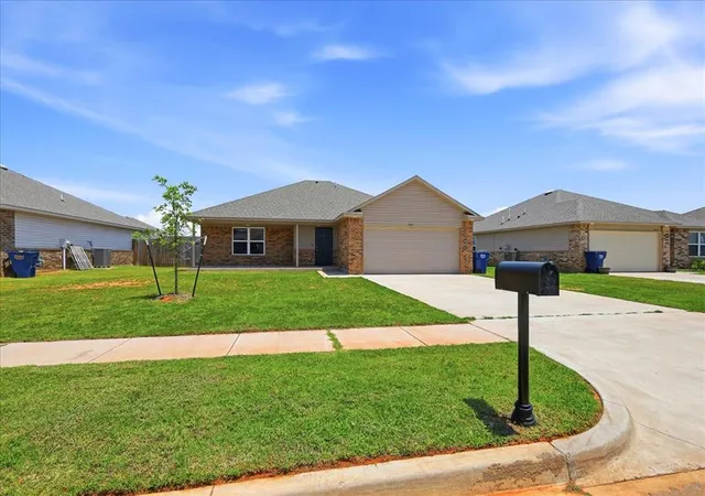 Homes for sale in Mustang, OK | 1012 S Blackjack Ln, Mustang, OK 73064 | MLS# 1237814
