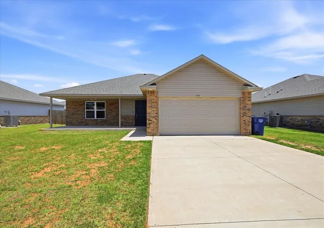 Homes for sale in Mustang, OK | 1012 S Blackjack Ln, Mustang, OK 73064 | MLS# 1237814