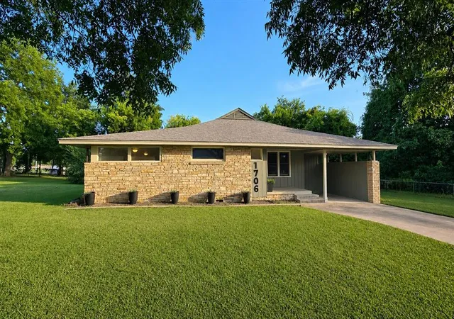 Homes for sale in Ardmore, OK | 1706 Broadway Pl, Ardmore, OK 73401 | MLS# 1237816
