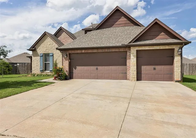 Photo 1 of Single family home for sale at 3903 Catalina Ct, Norman, OK 73072 | MLS# 1237832 | Listing updated on 2026-10-07