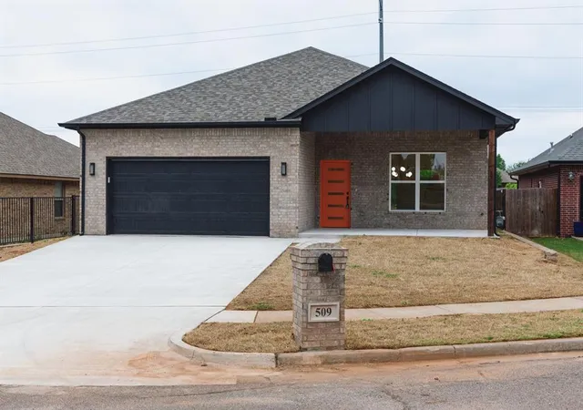 Homes for sale in Moore, OK | 509 Beechwood Wy, Moore, OK 73160 | MLS# 1237833