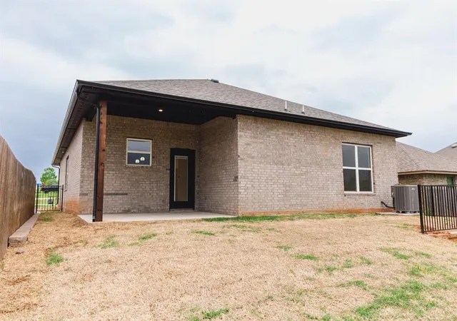 Homes for sale in Moore, OK | 509 Beechwood Wy, Moore, OK 73160 | MLS# 1237833