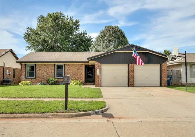 Homes for sale in Mustang, OK | 740 W Elder Dr, Mustang, OK 73064 | MLS# 1237834