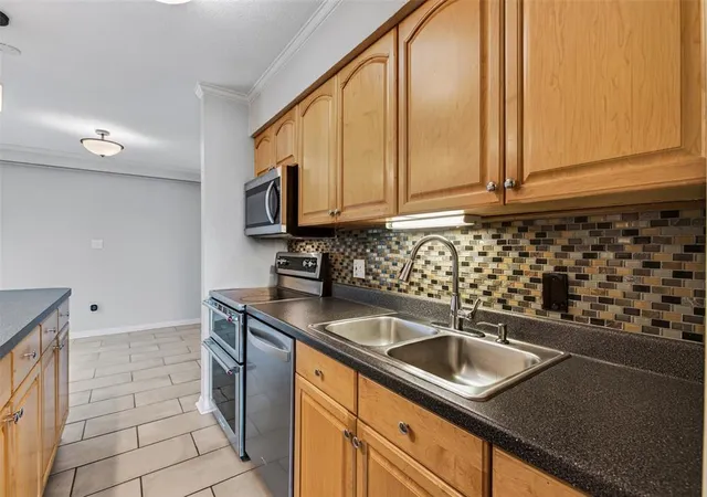 4th image of 6100 N Brookline Ave #14, Oklahoma City, OK 73112 | MLS# 1237854