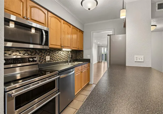 5th image of 6100 N Brookline Ave #14, Oklahoma City, OK 73112 | MLS# 1237854