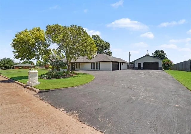 Homes for sale in Cordell, OK | 121 W Tahoe Dr, Cordell, OK 73632 | MLS# 1237855