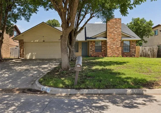 2nd image of 8321 Nw 109th Ter, Oklahoma City, OK 73162 | MLS# 1237857