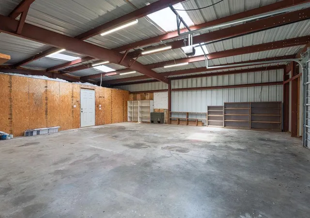 Photo 4 of Sale Pending at 37709 Garretts Lake Rd, Shawnee, OK 74804 | MLS# 1237861 | Listing updated on 2026-09-23