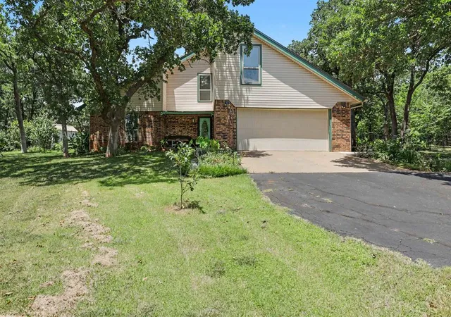 Photo 1 of Single family home for sale at 3950 W Charter Oak Rd, Edmond, OK 73034 | MLS# 1237862 | Listing updated on 2026-08-26