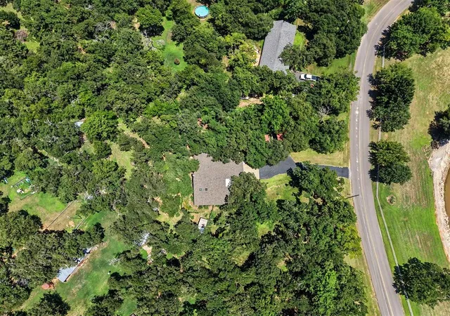 Photo 2 of Single family home for sale at 3950 W Charter Oak Rd, Edmond, OK 73034 | MLS# 1237862 | Listing updated on 2026-08-26