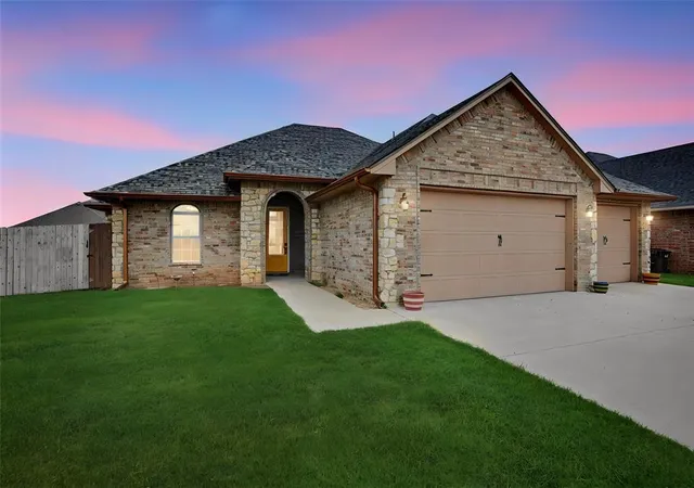 Homes for sale in Altus, OK | 2104 Buffalo Ln, Altus, OK 73521 | MLS# 1237864