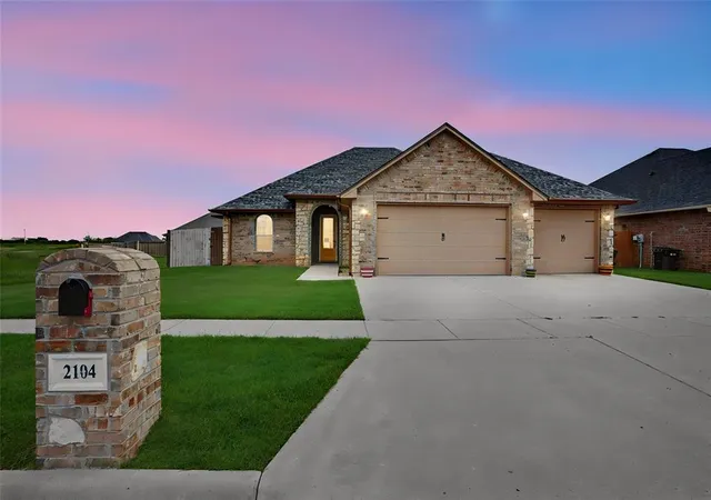 Homes for sale in Altus, OK | 2104 Buffalo Ln, Altus, OK 73521 | MLS# 1237864