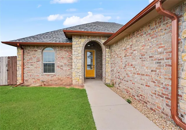 Homes for sale in Altus, OK | 2104 Buffalo Ln, Altus, OK 73521 | MLS# 1237864