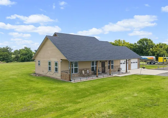 Homes for sale in Davis, OK | 28617 Hwy 7 Hwy, Davis, OK 73030 | MLS# 1237865