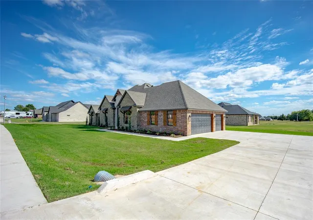 Photo 3 of Single family home for sale at 140 W Linn Dr, Mustang, OK 73064 | MLS# 1237887 | Listing updated on 2026-10-06
