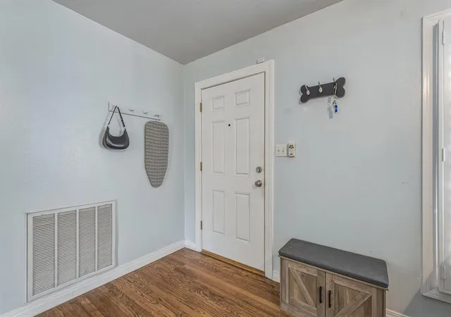 3rd image of 1226 Camden Wy, Norman, OK 73069 | MLS# 1237890