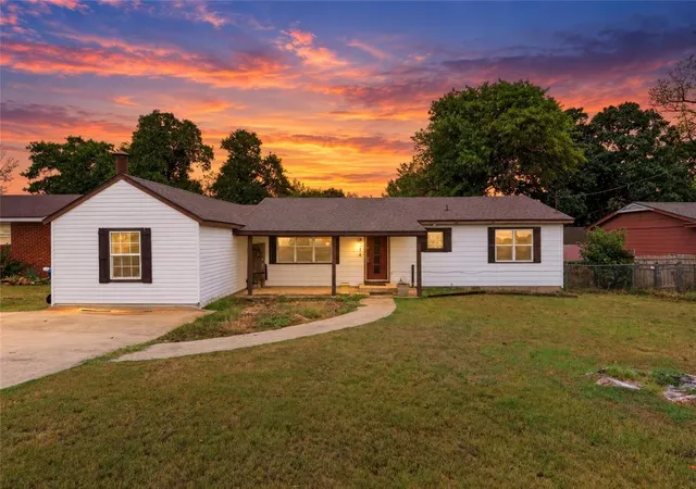 Single family home for sale at 2216 Dixon Rd, Choctaw, OK 73020 | MLS# 1237897