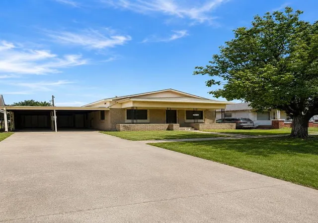 Sale Pending at 920 E Maple St, Cushing, OK 74023 | MLS# 1237903 | Listing updated on 2026-09-13