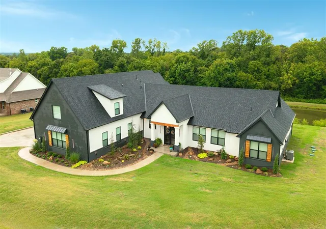 Photo 3 of Single family home for sale at 835 Hidden View Acres Dr, Blanchard, OK 73010 | MLS# 1237905 | Listing updated on 2026-09-23
