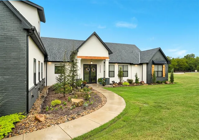 Photo 3 of Single family home for sale at 835 Hidden View Acres Dr, Blanchard, OK 73010 | MLS# 1237905 | Listing updated on 2026-09-23