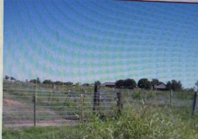 2nd image of 4 Se Sunnyside Dr, Lawton, OK 73501 | MLS# 1237919