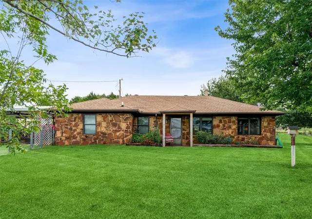 Homes for sale in Chickasha, OK | 39067 County Street 2730, Chickasha, OK 73018 | MLS# 1237922