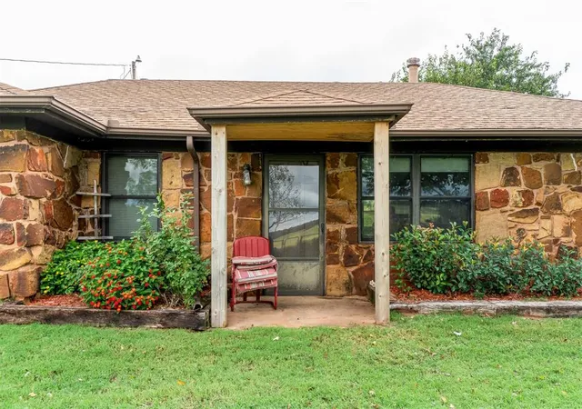 Homes for sale in Chickasha, OK | 39067 County Street 2730, Chickasha, OK 73018 | MLS# 1237922
