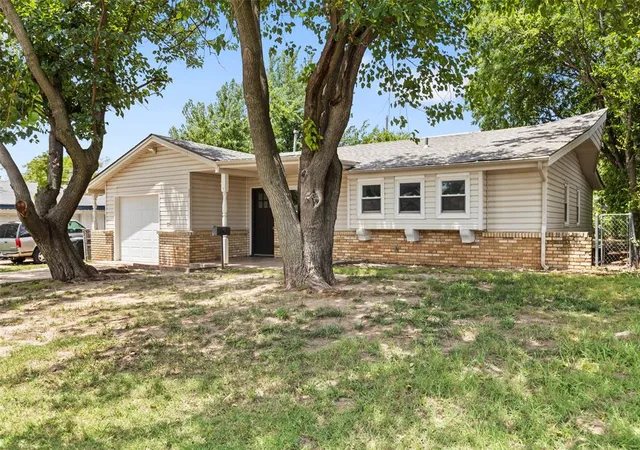 Homes for sale in Del City, OK | 3325 Del Rancho Dr, Del City, OK 73115 | MLS# 1237923