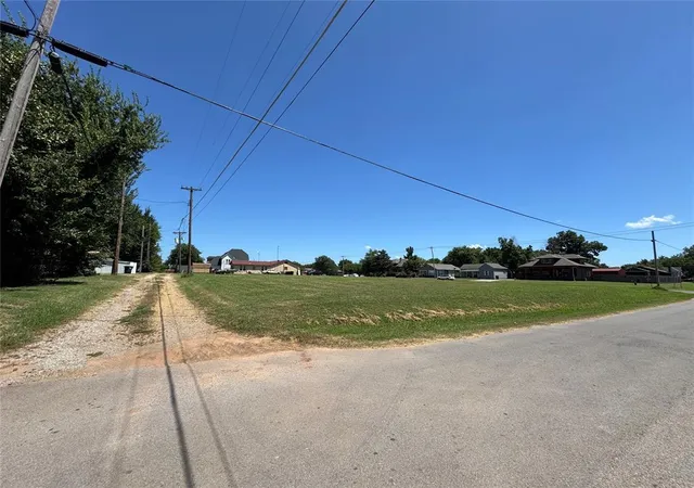 2nd image of 419 W 7th St, Stroud, OK 74079 | MLS# 1237924