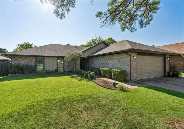 Photo 4 of Sale Pending at 2100 E Sandy Crk Trl, Edmond, OK 73013 | MLS# 1237929 | Listing updated on 2026-09-08
