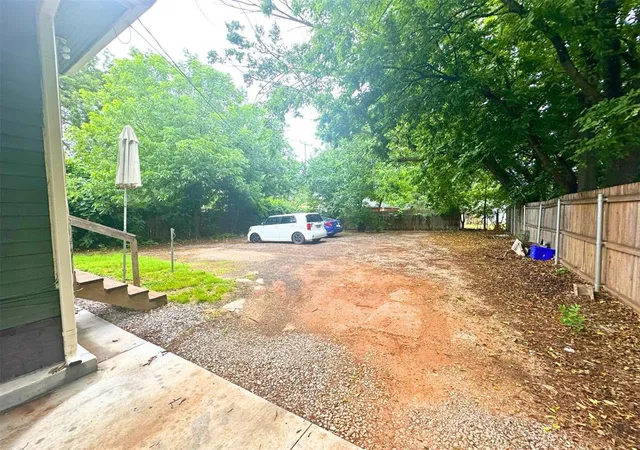 Listing Photo 5 - Condo for sale in building located at 2224 NW 16th St, Oklahoma City, OK 73107