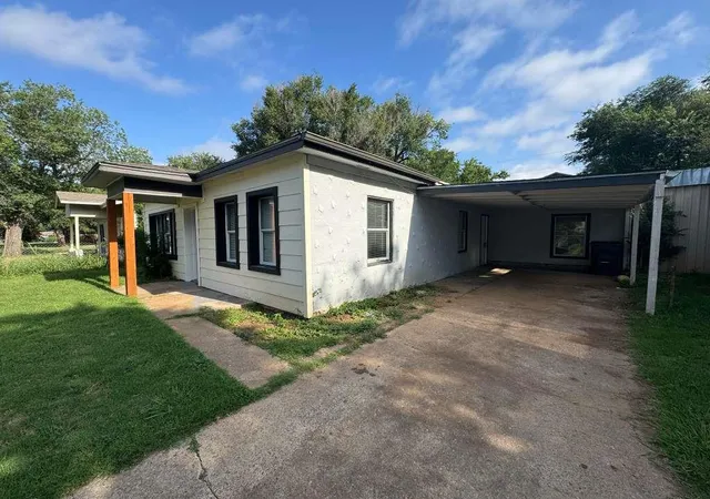 Homes for sale in Lawton, OK | 1317 Nw Lincoln Ave, Lawton, OK 73507 | MLS# 1237932