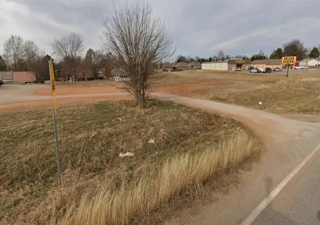 2nd image of 1711 N Green Ave, Purcell, OK 73080 | MLS# 1237943