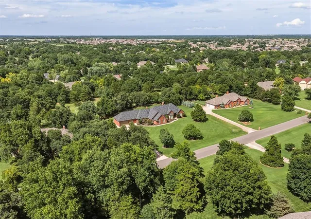 4th image of 2013 Spirit Wood Ln, Edmond, OK 73025 | MLS# 1237963