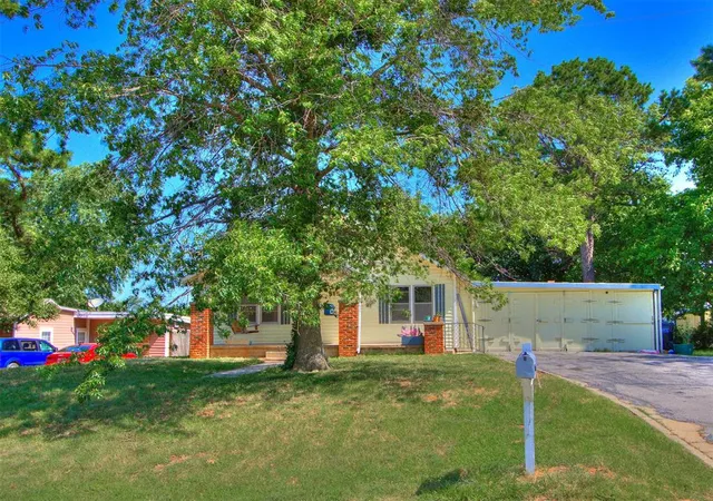 2nd image of 515 W Oklahoma St, Mc Loud, OK 74851 | MLS# 1237965