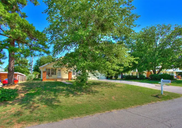 Photo 3 of Single family home for sale at 515 W Oklahoma St, Mc Loud, OK 74851 | MLS# 1237965 | Listing updated on 2026-07-11