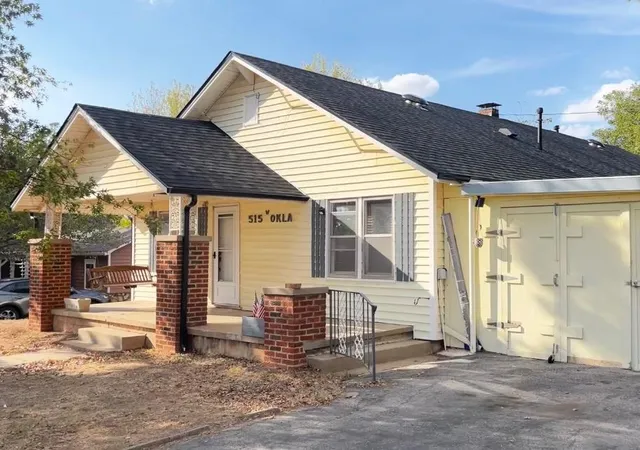 Photo 3 of Single family home for sale at 515 W Oklahoma St, Mc Loud, OK 74851 | MLS# 1237965 | Listing updated on 2026-09-24