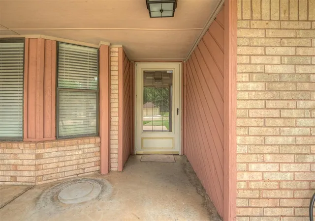 Photo 3 of Single family home for sale at 11124 Ashford Dr, Yukon, OK 73099 | MLS# 1237977 | Listing updated on 2026-09-25